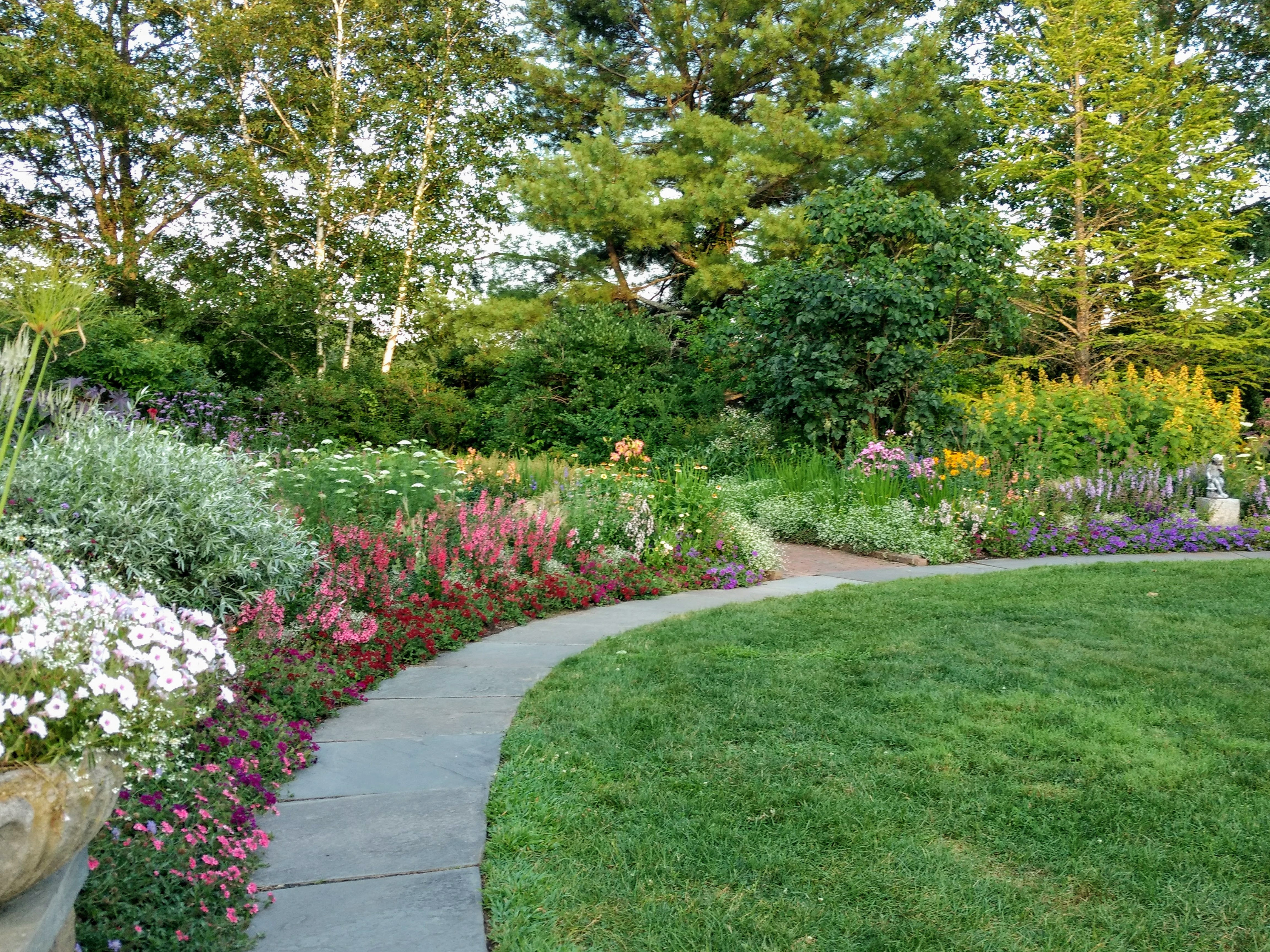 Благоустройство участка частного дома в Бахчисарае и Республике Крым